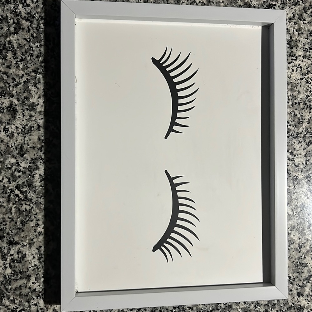 Cute eyelash wall decor